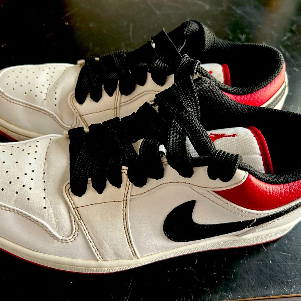 Nike Mens Air Jordan 1 Low White University Red Black Size 8 - gently used